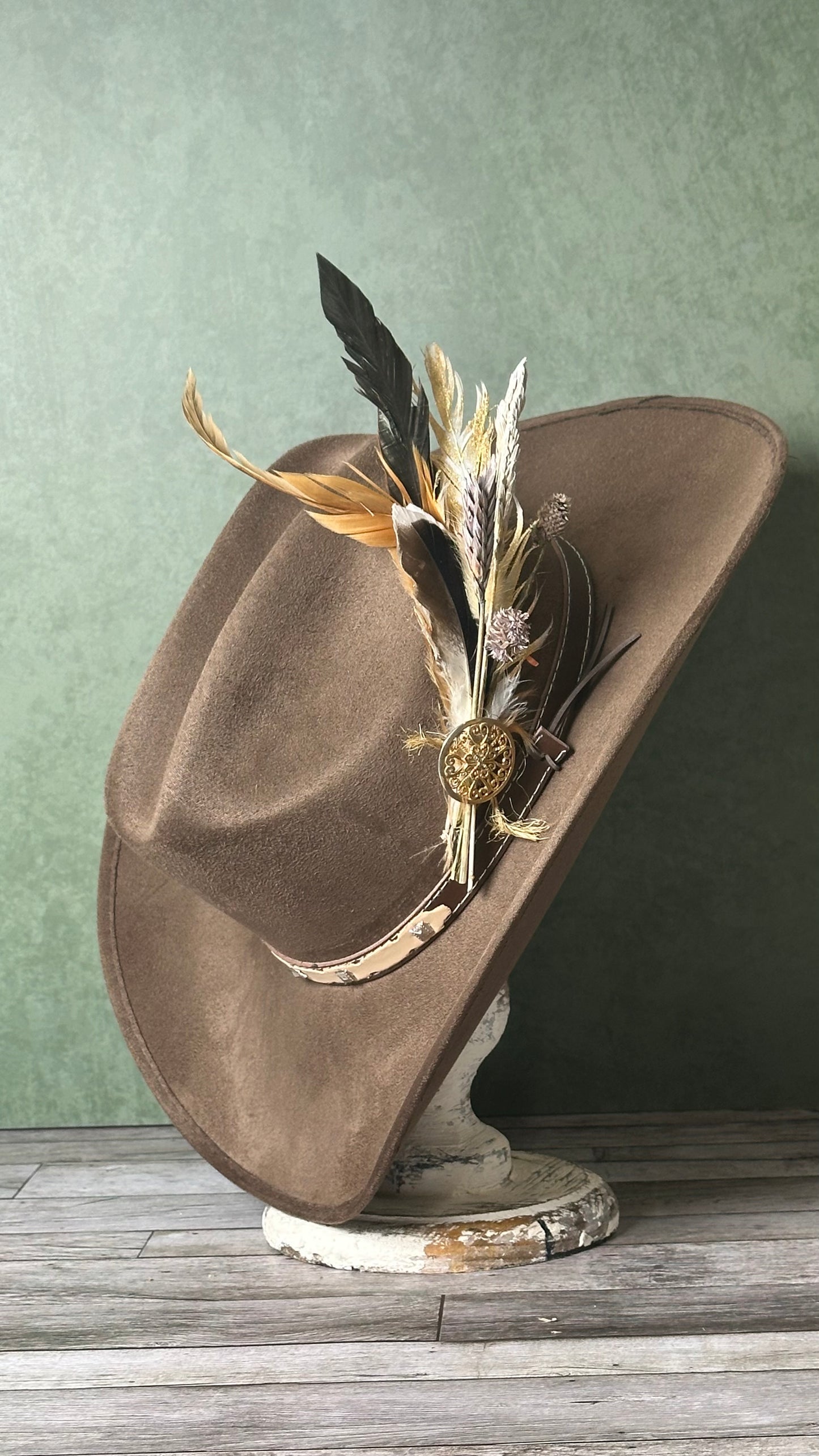 Handcrafted Feather Pin (D)