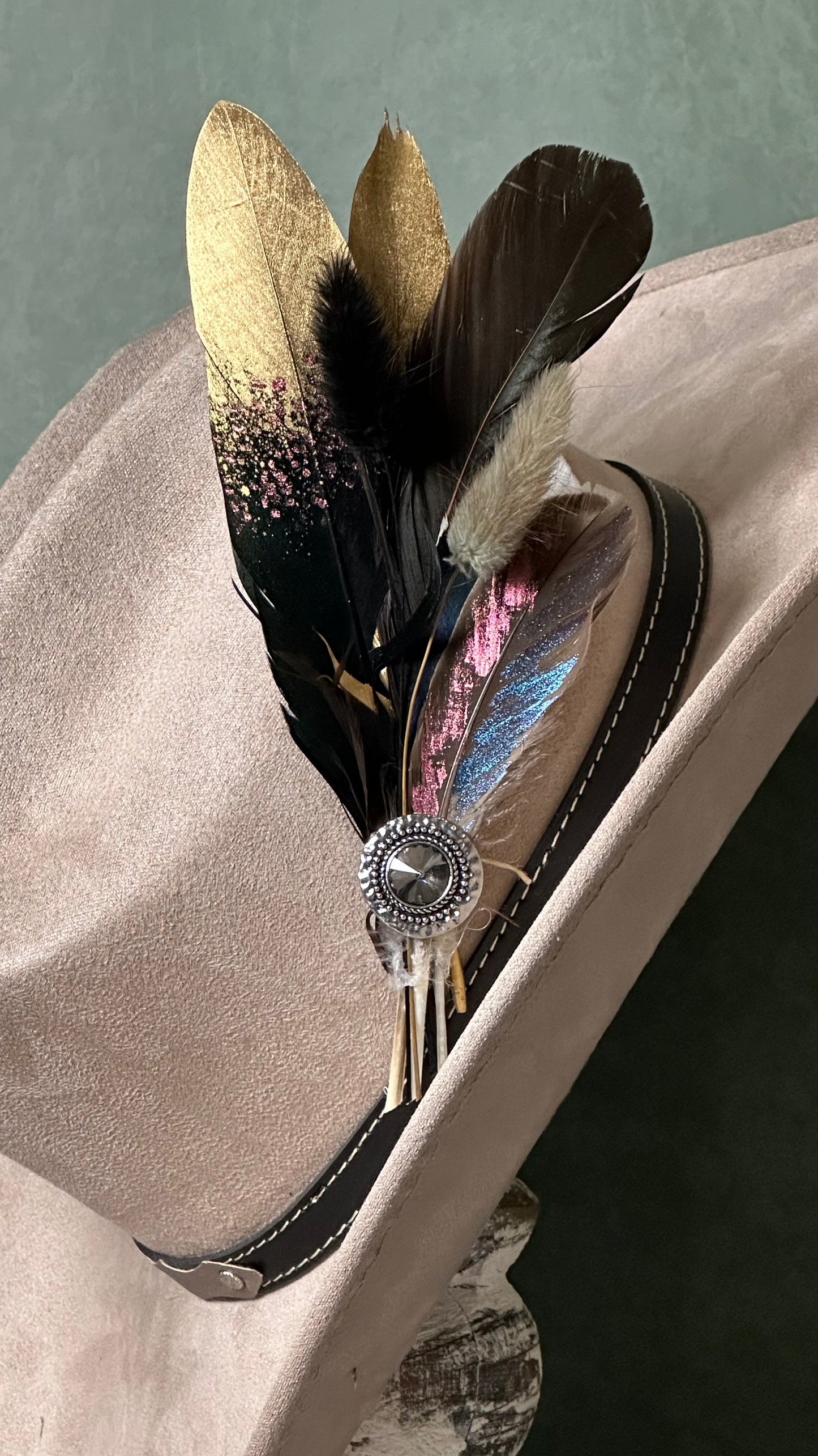 Handcrafted Feather Pin (F)