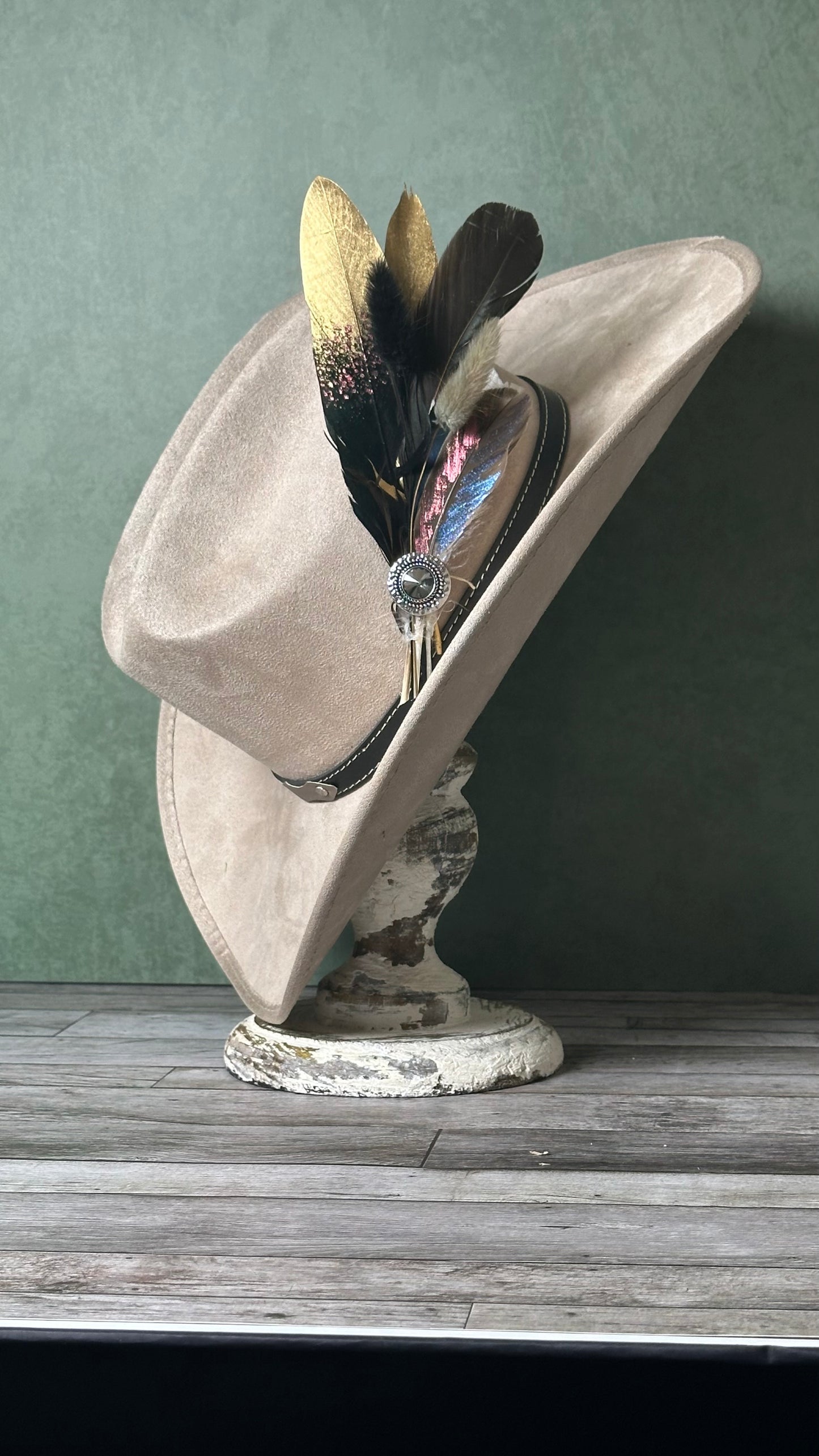 Handcrafted Feather Pin (F)